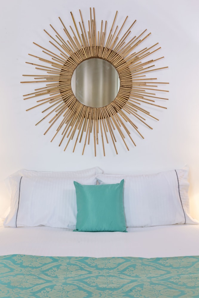Colours Of Mykonos 57/65