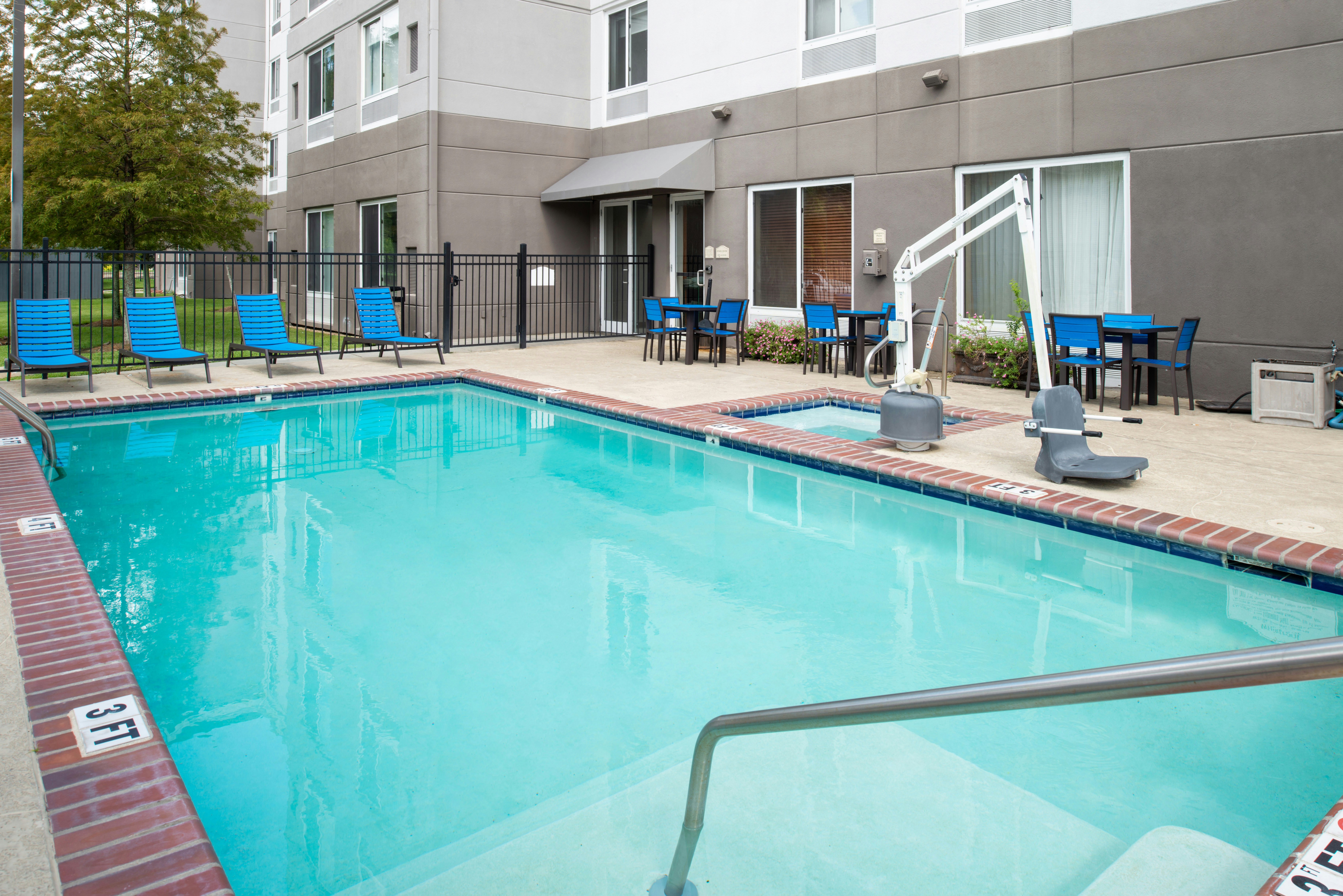 Hilton Garden Inn Baton Rouge Airport 16/30