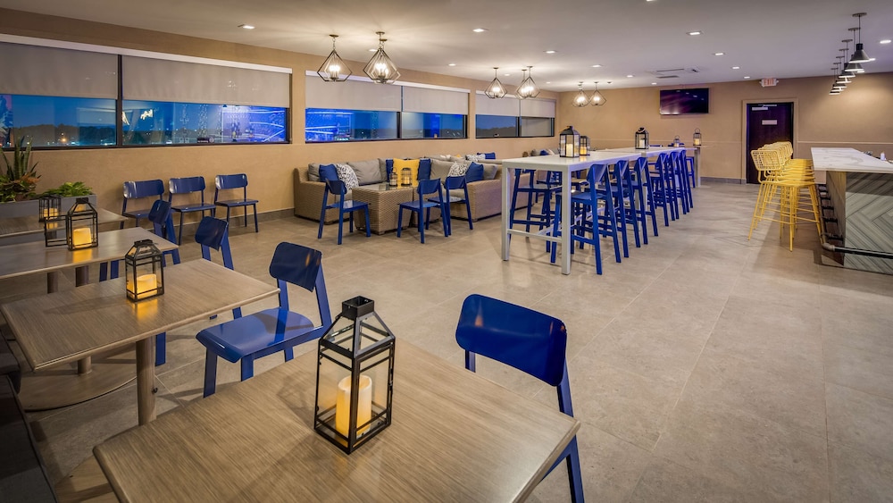 Best Western Plus Executive Residency Rigby's Water World Hotel 14/44