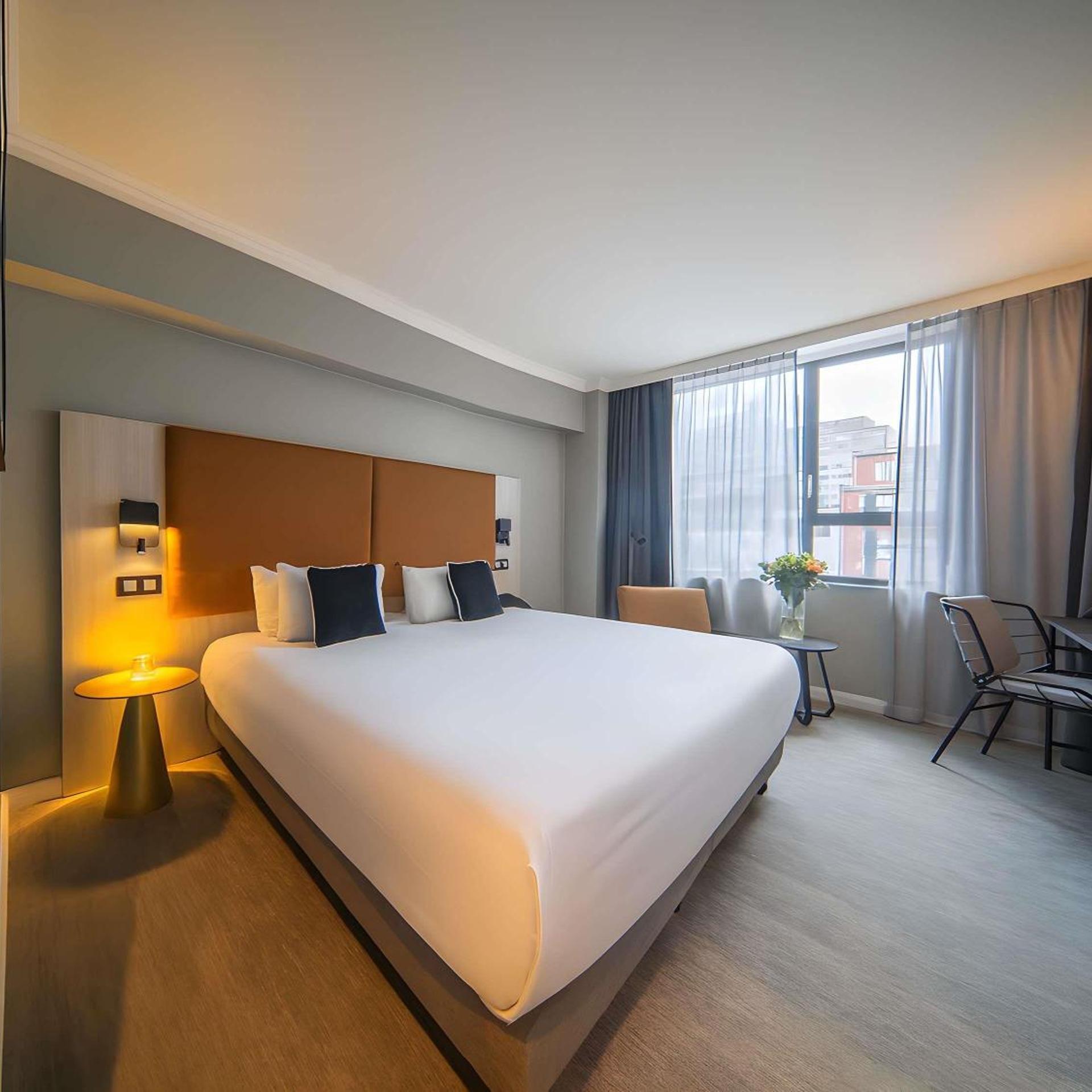 SUPERIOR, KING BED, CITY SIDE