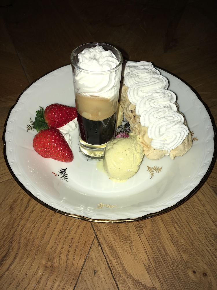 Boutique Hotel B&B Fleurie، بورجيز 20/50