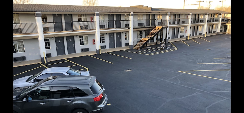 Deluxe Inn & Suites By OYO Miami OK 35/51