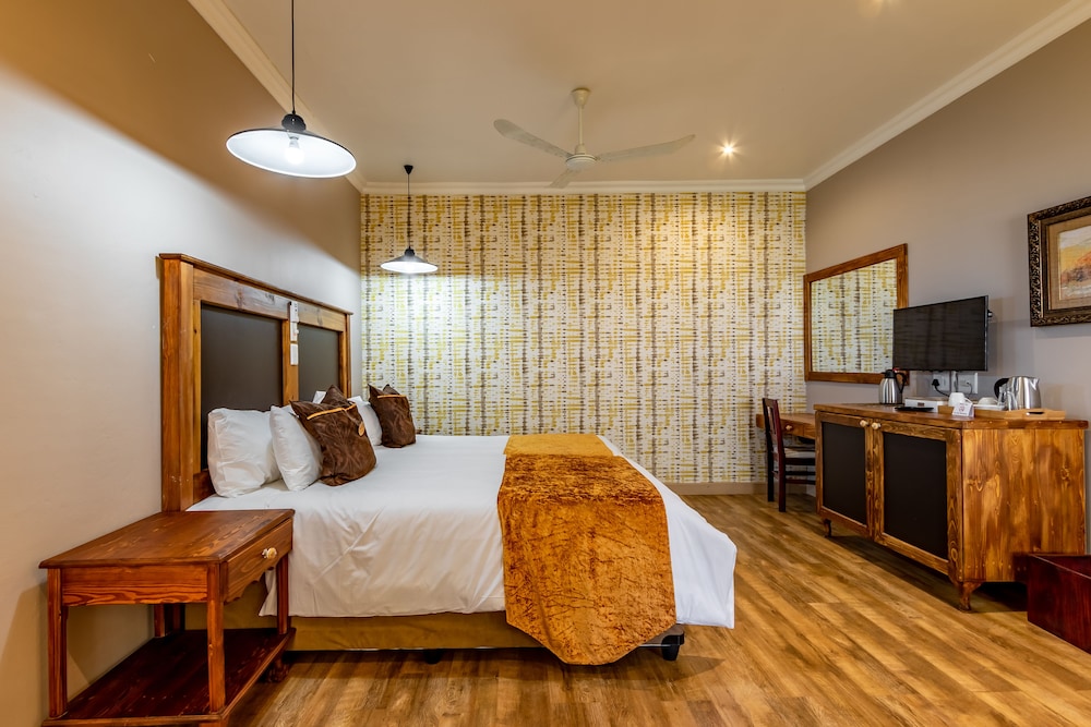 LUXURY, TWIN BEDS