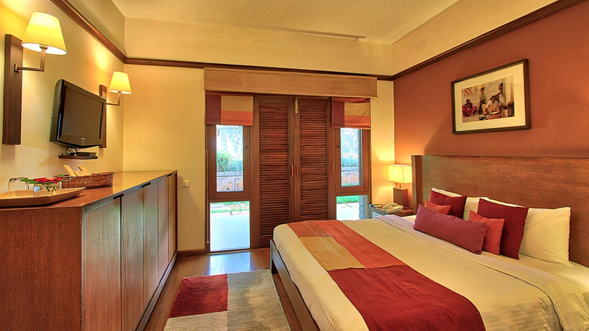 1 BEDROOM, SUITE