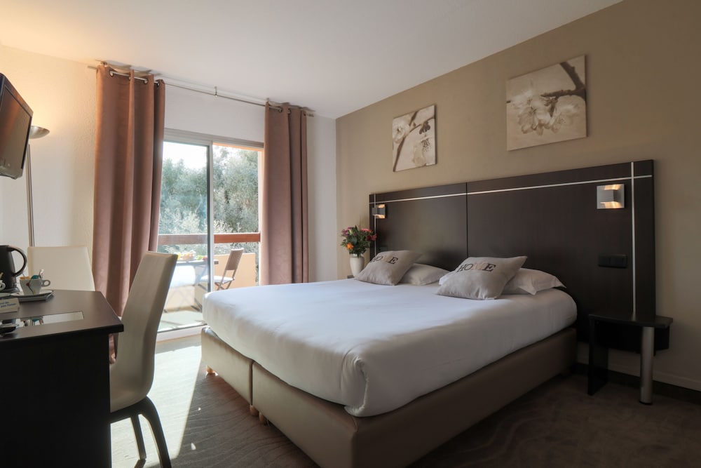 Inter Hotel Le Floreal 32/66