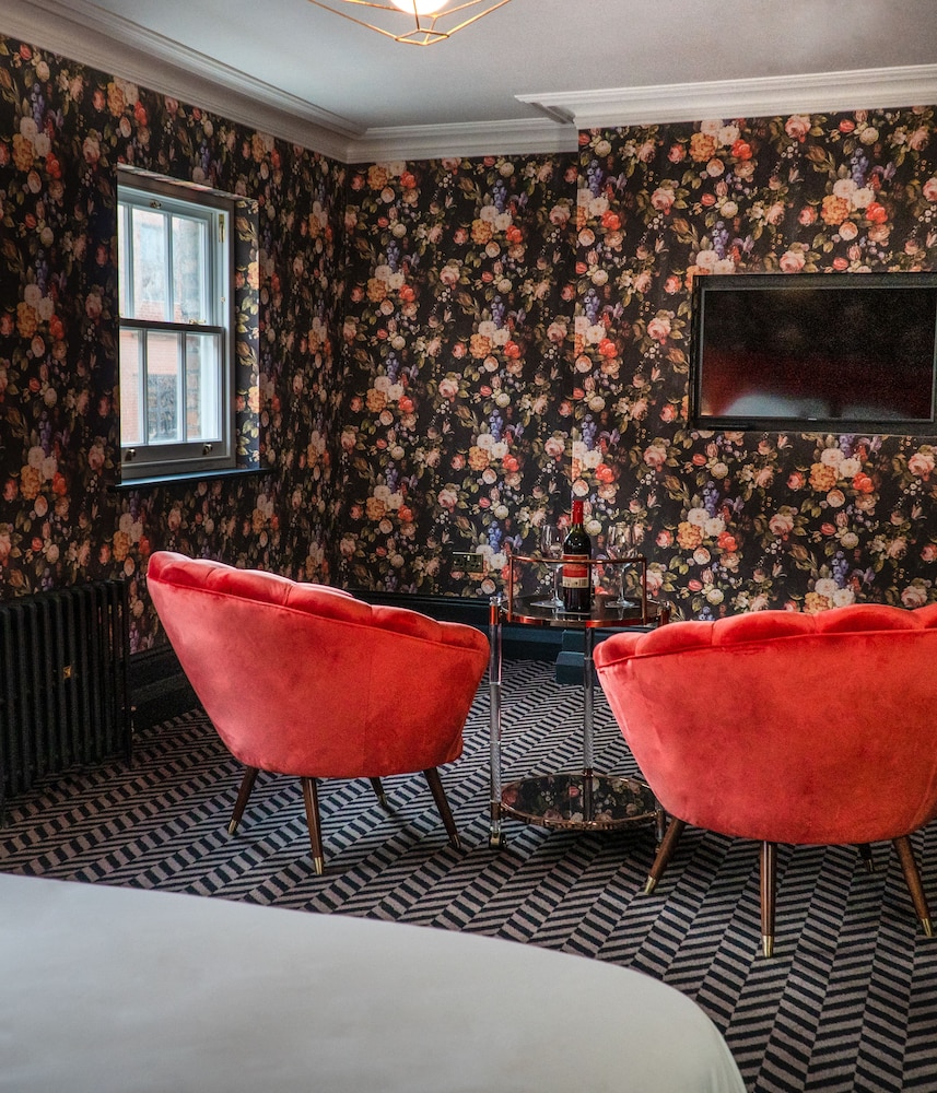 Lock & Key Hotel 67/69