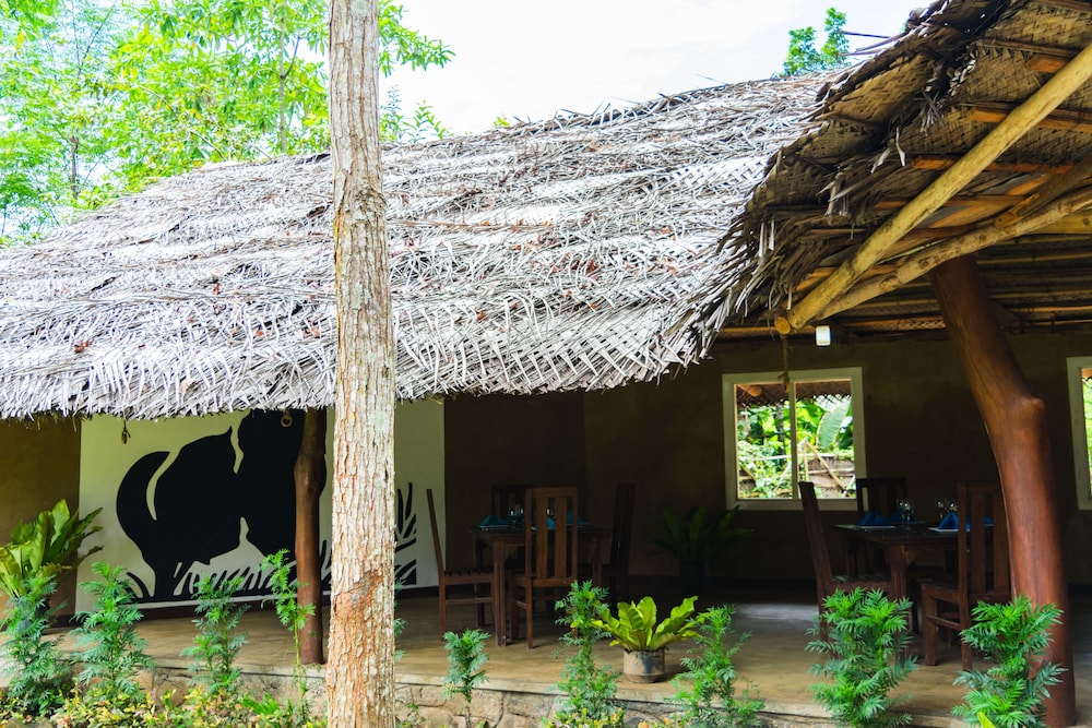 Kandy Cabana Eco Resort 3/36