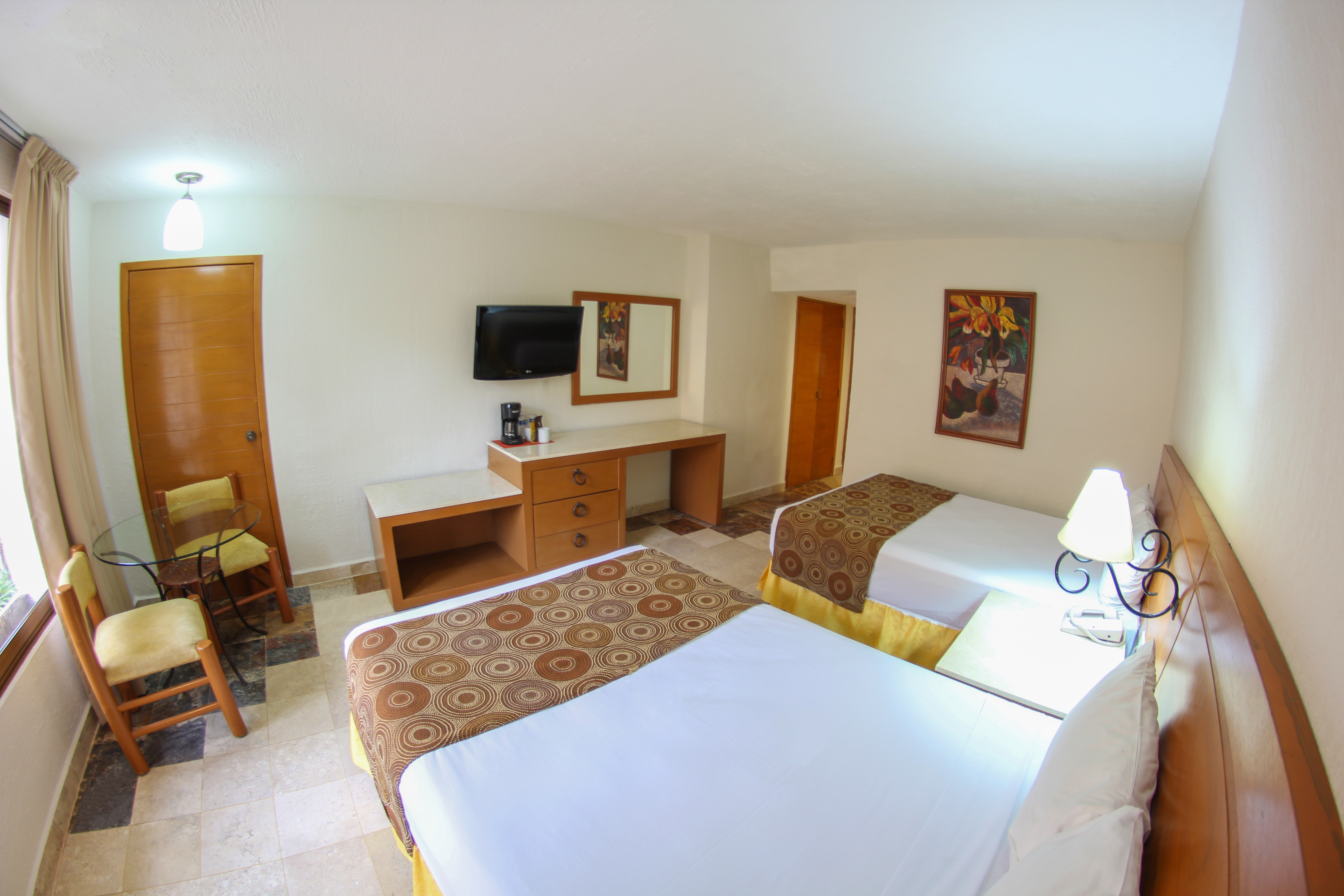 غرفة ثلاثية بسريرين مزدوجين، Plaza Pelicanos Club Beach Resort 5/9