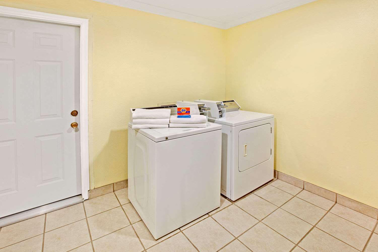 Days Inn by Wyndham Baytown Garth Road I10 East 8/24