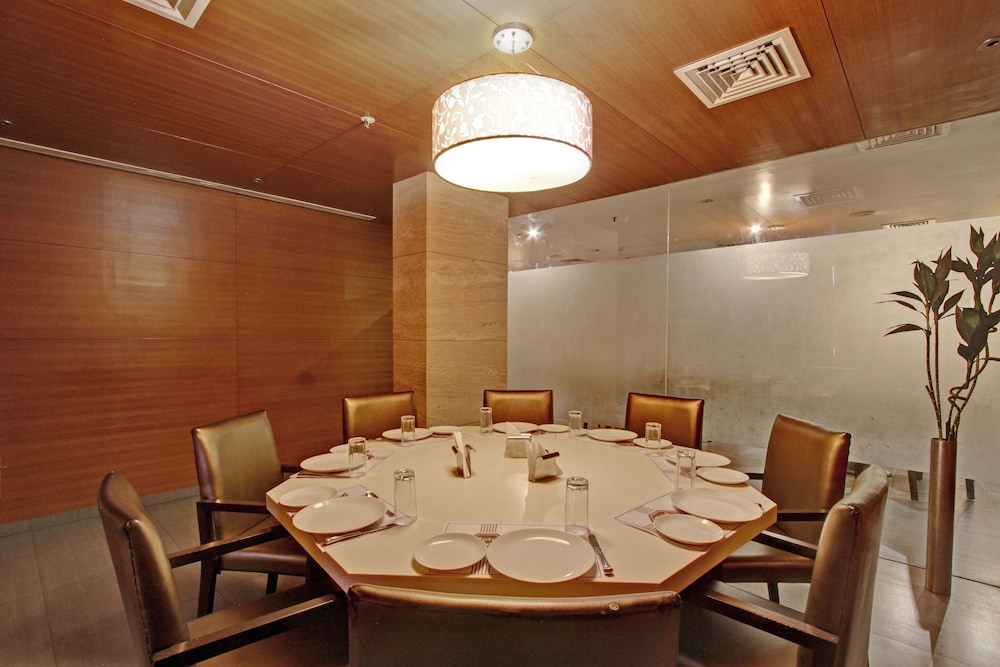 Oyo 8169 Hotel Salem Castle 23/32