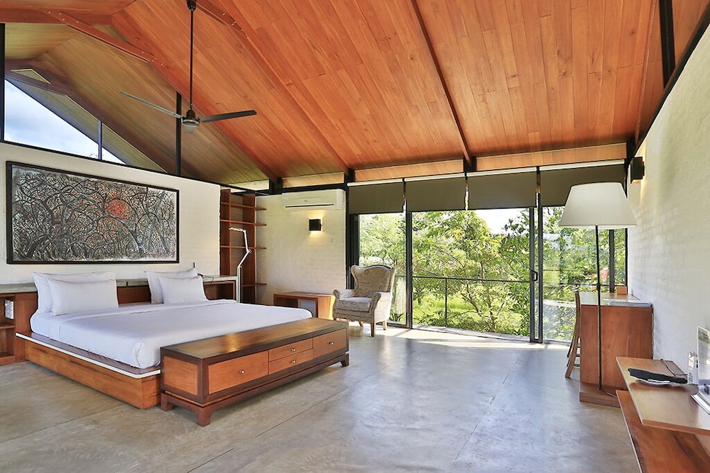 Kalundewa Retreat 18/65