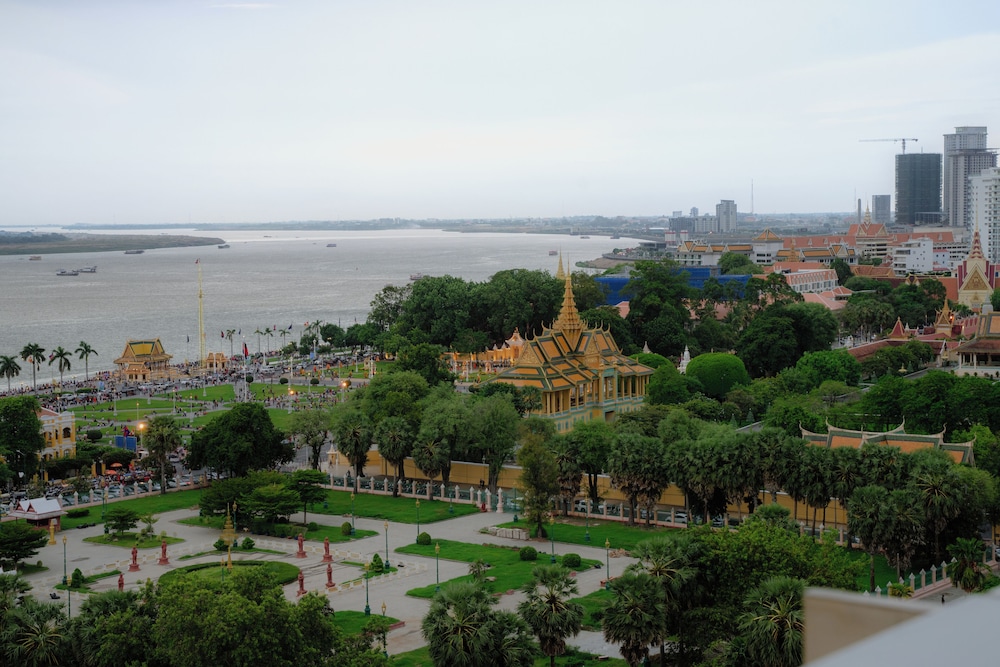 Hyatt Regency Phnom Penh 67/72