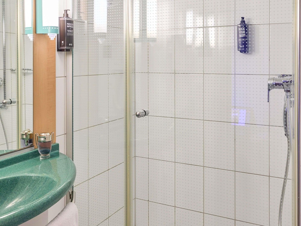 IBIS BAAR ZUG 47/48