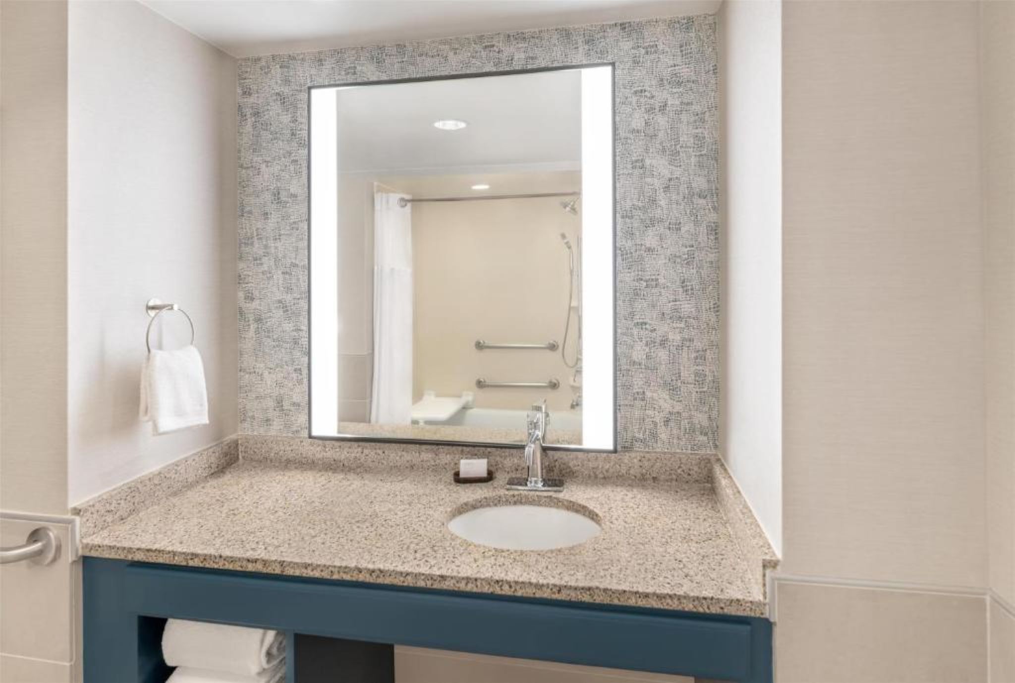 غرفة بسرير كينج بغرفة نوم واحدة لذوي الإعاقة، Embassy Suites by Hilton Fort Myers Estero 4/5