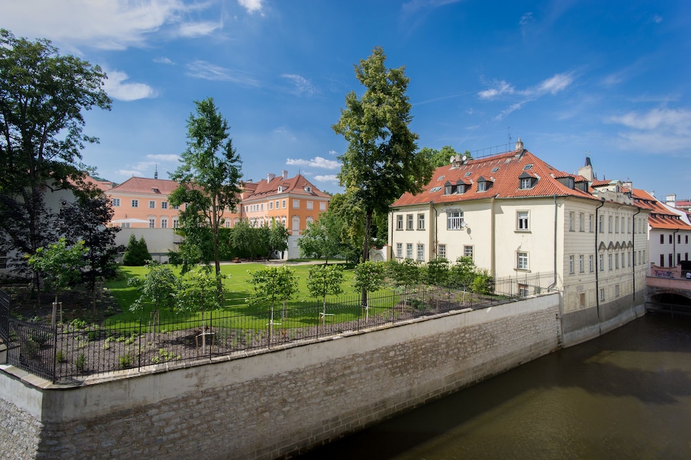 Kampa Garden 65/74