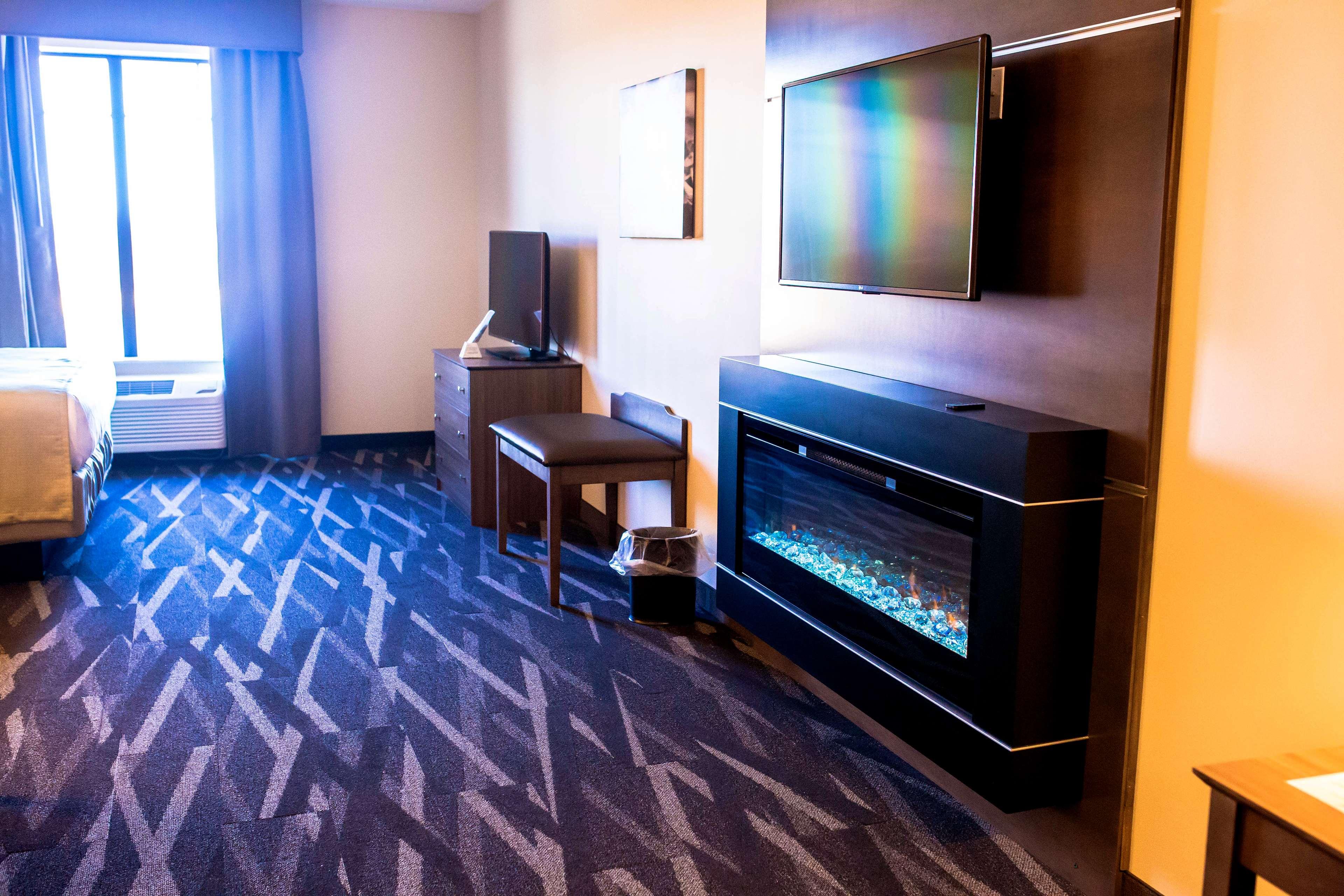 Suite, King Bed, Best Western Plus Centralia Hotel & Suites 3/15
