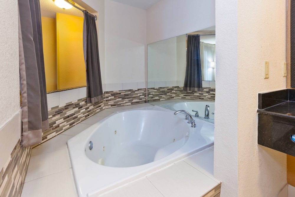 Fairfield Inn Suites Columbus East 10/25