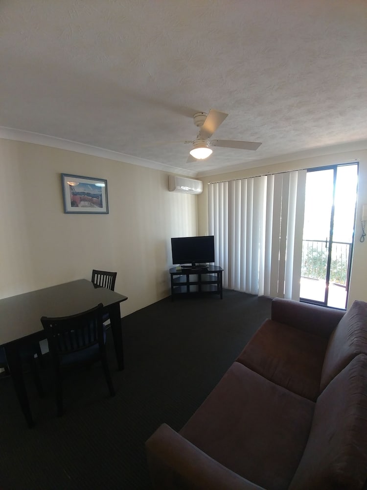 Chevron Palms Holiday Apartments 25/35