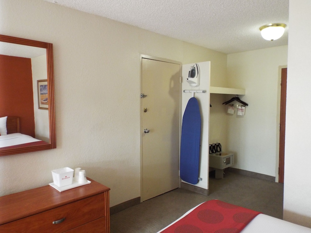 88 Palms Hotel and Event Center 20/59
