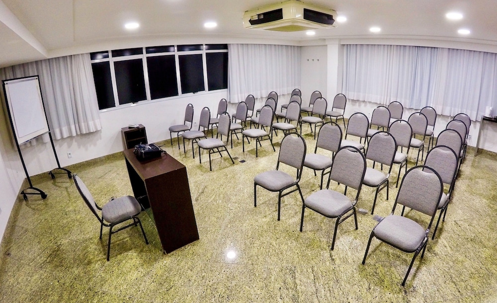 Triangulo Apart Hotel 56/66