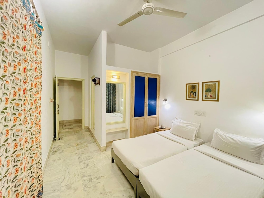 JAIWANA HAVELI 9/40