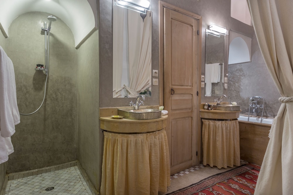 RIAD AZOULAY 75/76