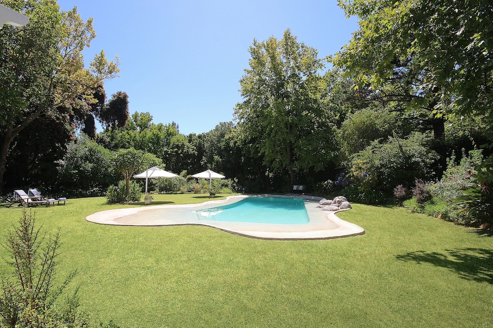 Beluga of Constantia Guest House 26/42