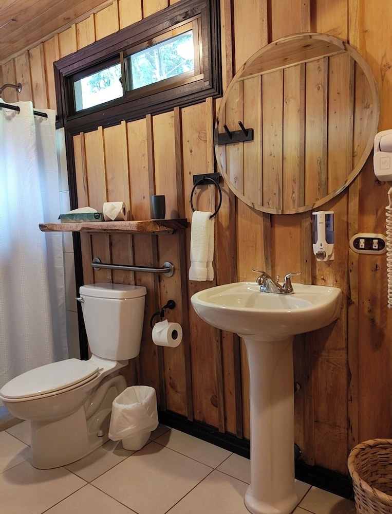 Trogon Lodge 46/46