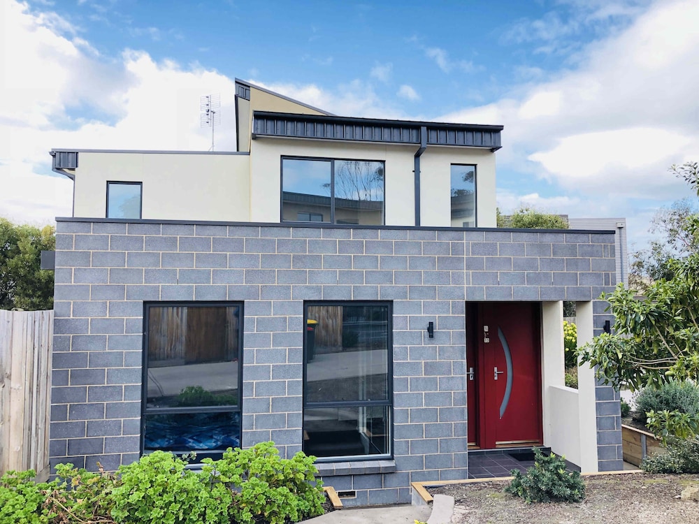 Apollo Bay Seal Apartments 1/33