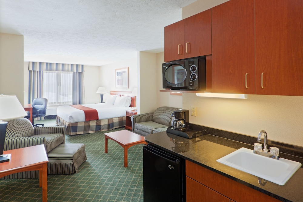 Holiday Inn Express Hotel Suites Kent State University 45/69