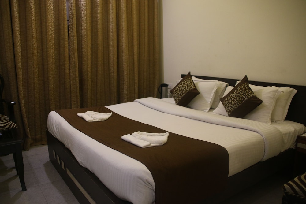 Green Hotel 13/49