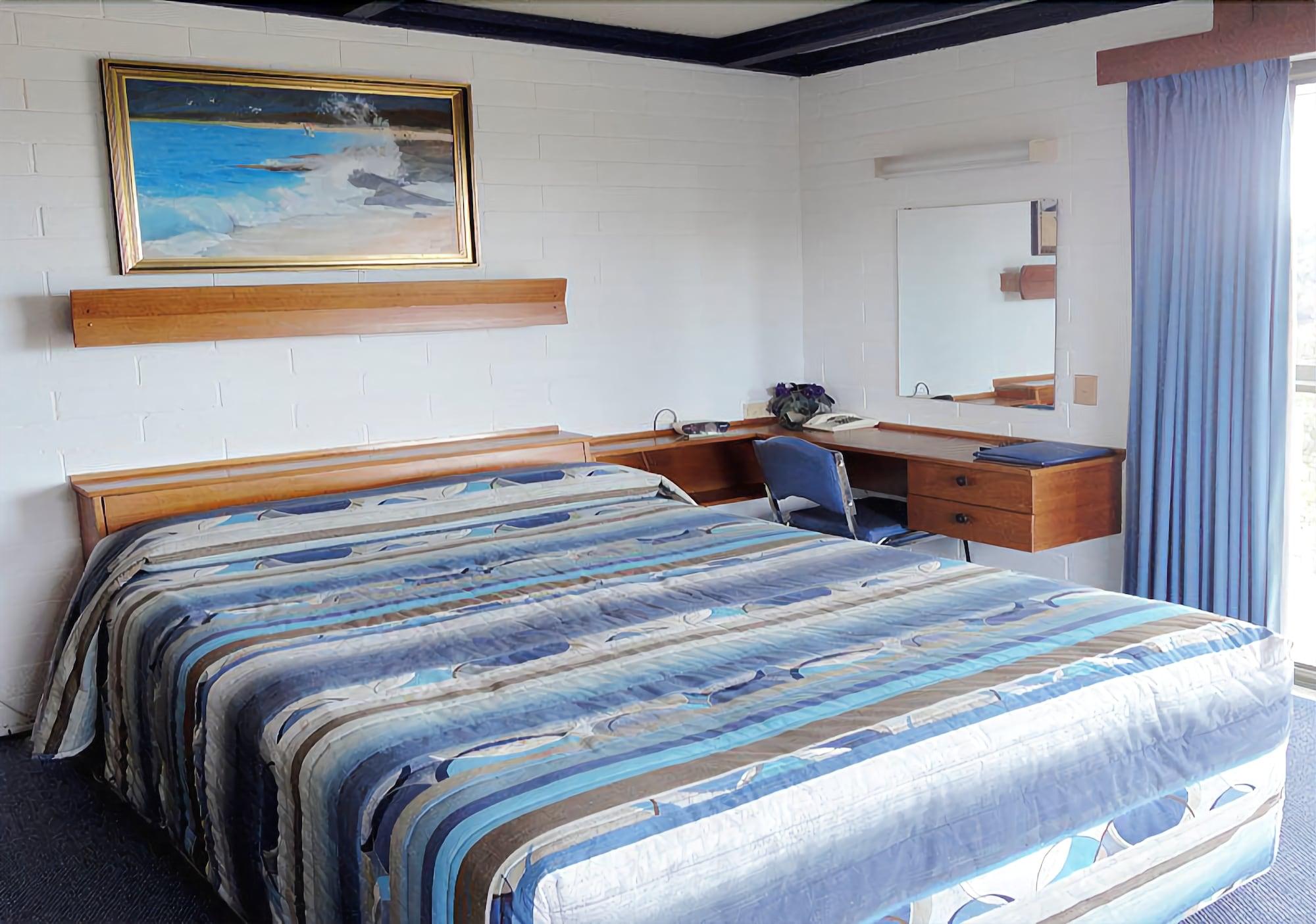 KINGFISHER MOTEL 4/30