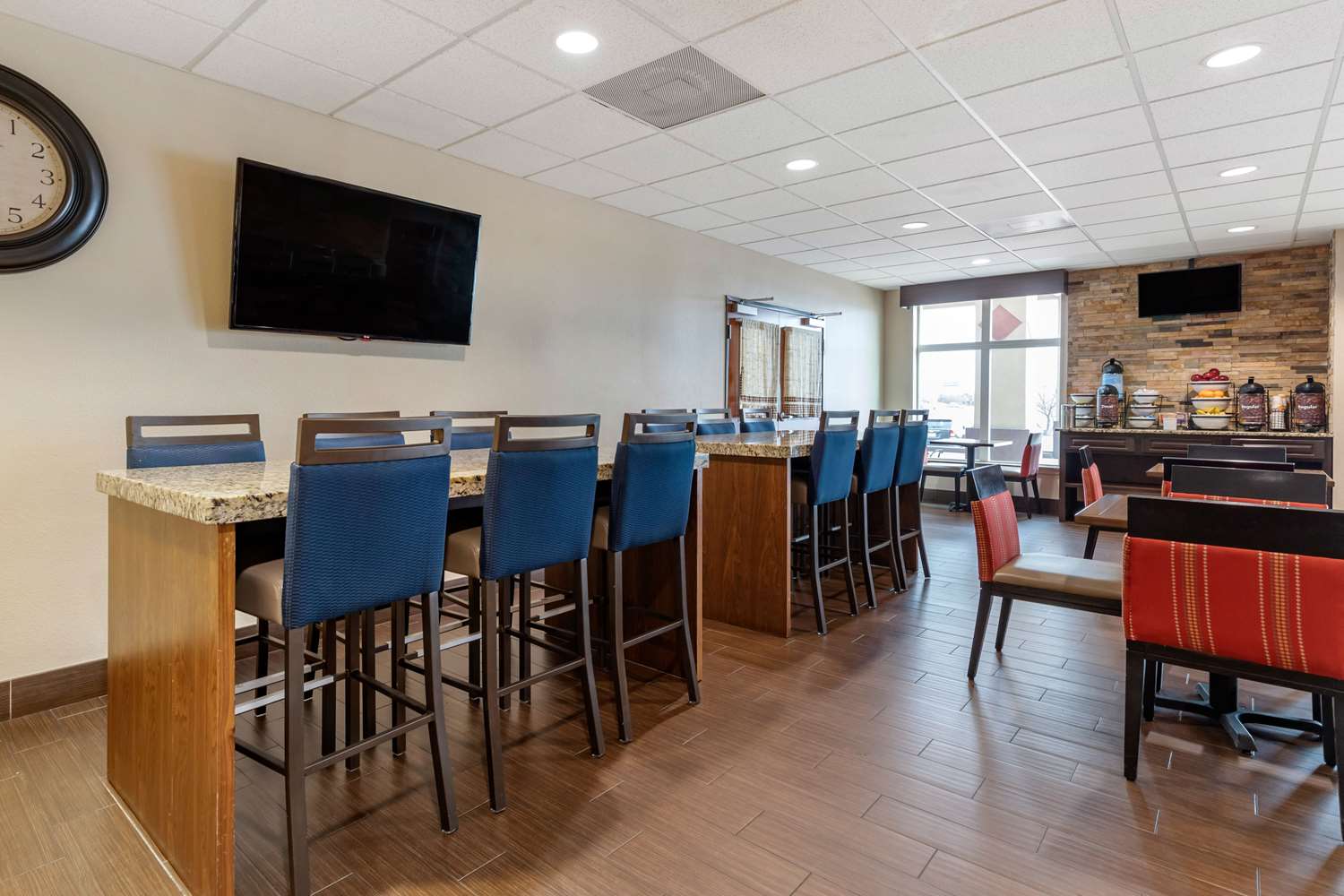 Comfort Inn Suites Lakeside 28/37