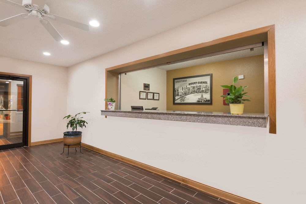 Super 8 by Wyndham Mt. Carmel IL 2/32