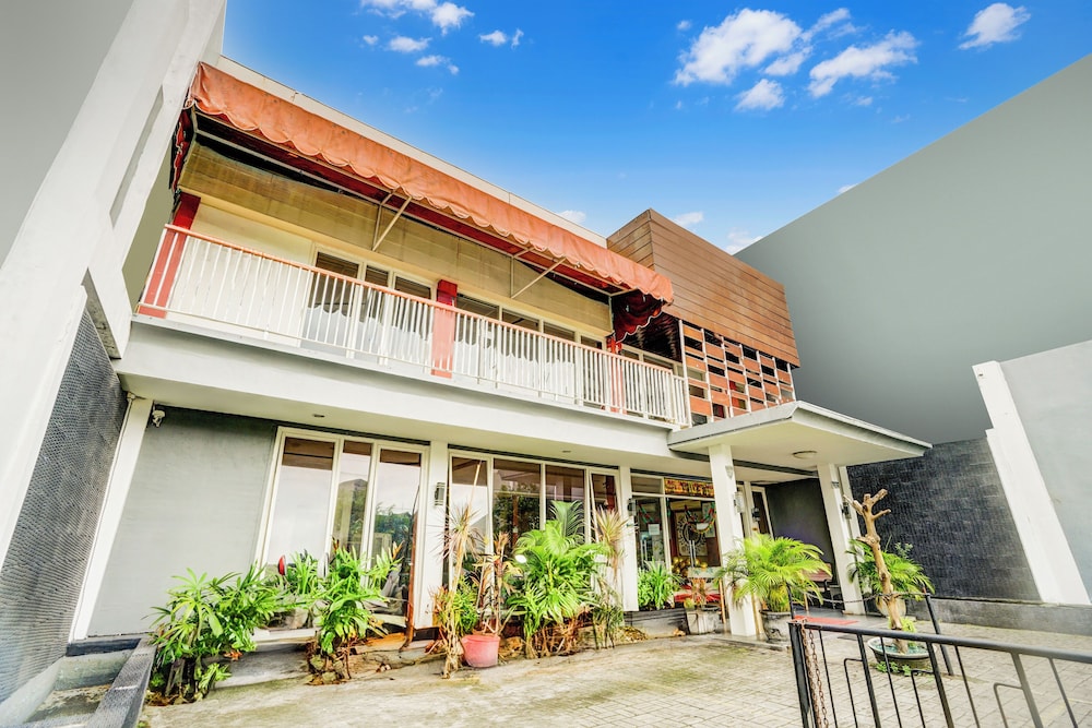 Hotel O Siwalankerto Near Surabaya Carnival in SURABAYA