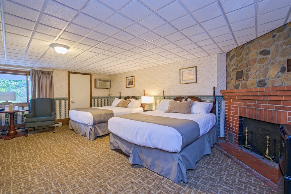 Coachman Inn 7/55