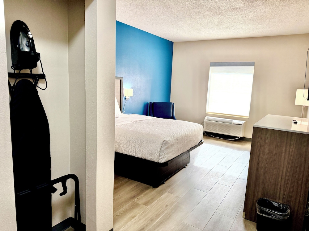 Baymont by Wyndham Louisville Southwest 22/34