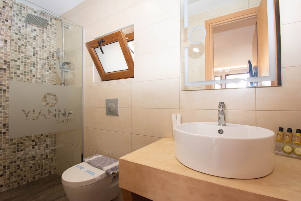 Yianna Caravel Suites by Checkin - Adults Only 63/65
