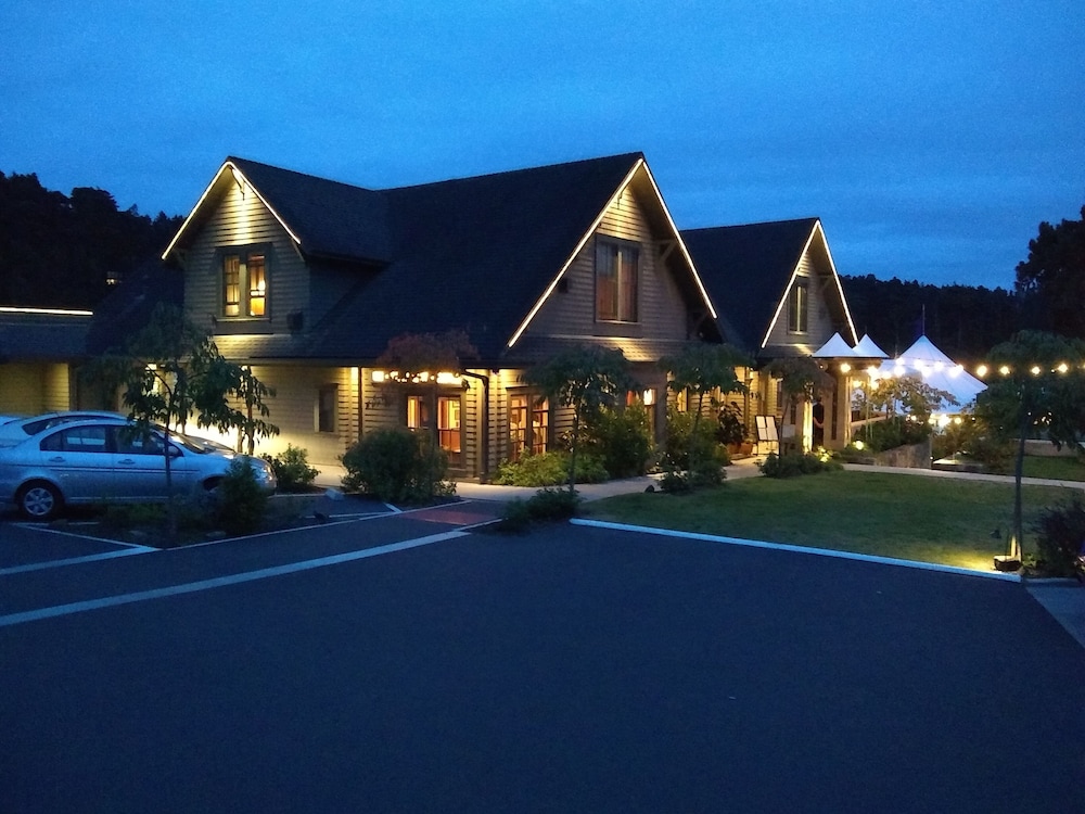 Noyo Harbor Inn Restaurant and Tavern 1/50