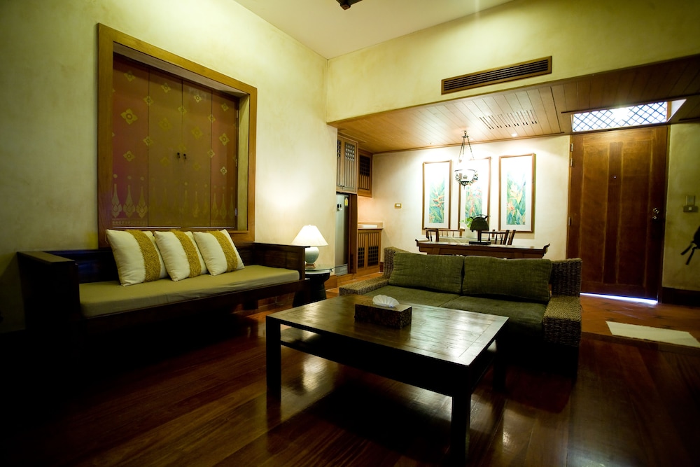 Montien House 28/50