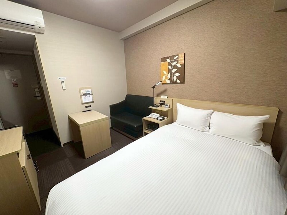 ROOM, SEMI DOUBLE BED