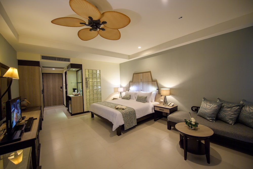 Deluxe room Pool Access with Jacuzzi