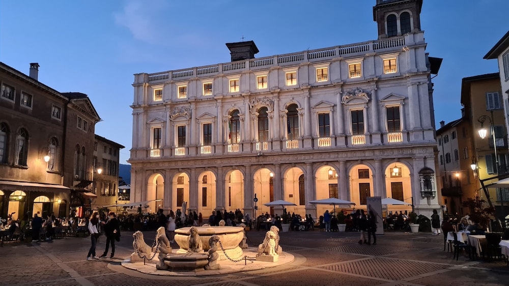 Hotel Piazza Vecchia 66/74