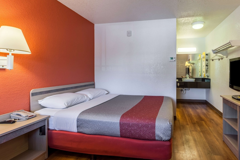 Motel6 Sacramento, CA - Downtown photo5