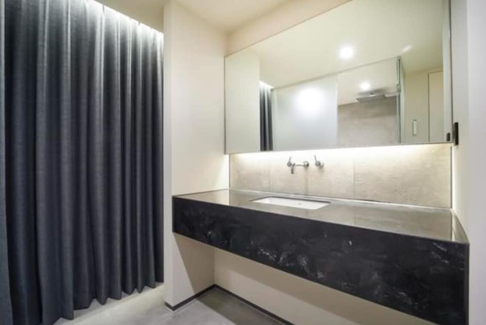 TARA HOTEL 37/40
