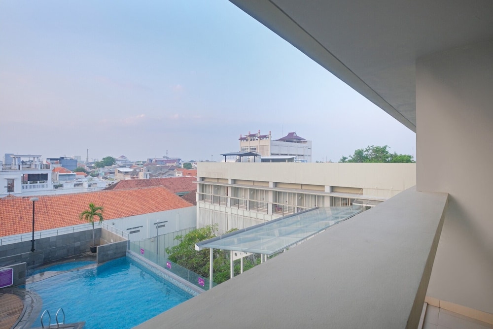 Quest Hotel Simpang Lima Semarang 54/60