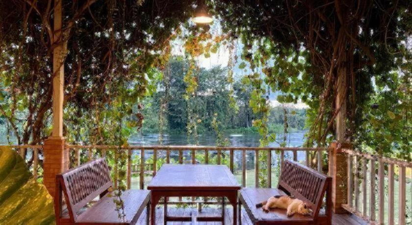 Ruen Maihom Riverside Cottage 50/63