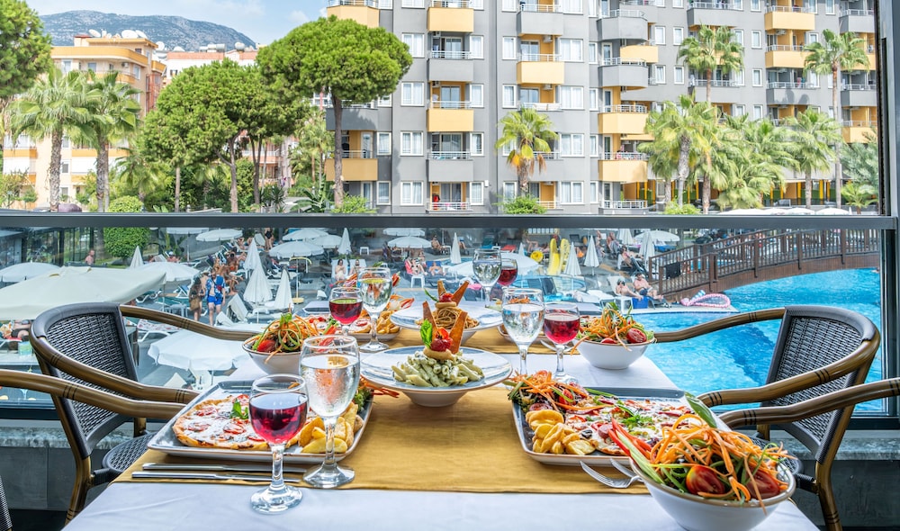 SENZA Grand Santana Hotel 49/63