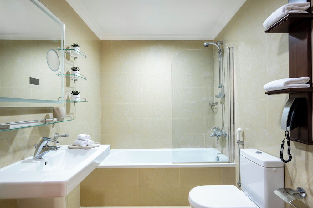 2 Bedrooms, Suite, King and Queen Bed