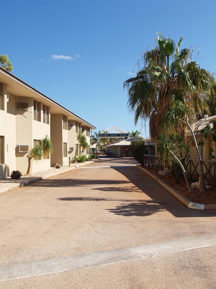 Potshot Hotel 59/72